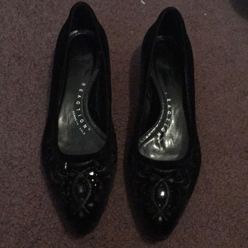 Black velvet pointy toe flats
